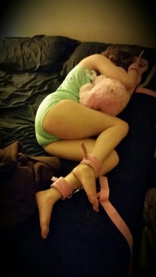 kinkyfunstuff:  drippypanda didn’t want to take a nap, so I had to spank her and cuff her to the bed.  