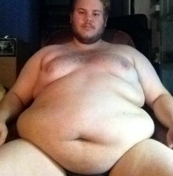 xtubegene:  roundboyz:  Love how wide and round this young chub is. Wide belly hips and giant butt woof.   Check me outwww.clips4sale.com/70055  Asymmetry can be beautiful