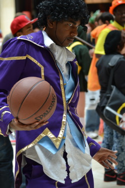 mumbocitydesigns:  patchoulihou-knowledge:  Anime Weekend Atlanta - Dave Chappelle cosplay - Prince playing Basketball  This shit was hilarious. The way he got the pose of extending the ball out to you down…..It was amazing.  Do you want some pancakes,