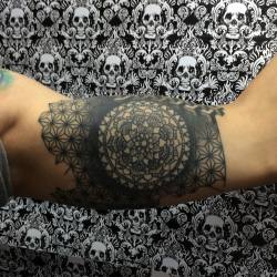#tattoo #tatuaje #curado #healed #mandala #hindu #lineas #dotwork #blackwork #ink #inklove #arm #venezuela #colombia #lara #barquisimeto (en Old Skull Tattoo Studio)