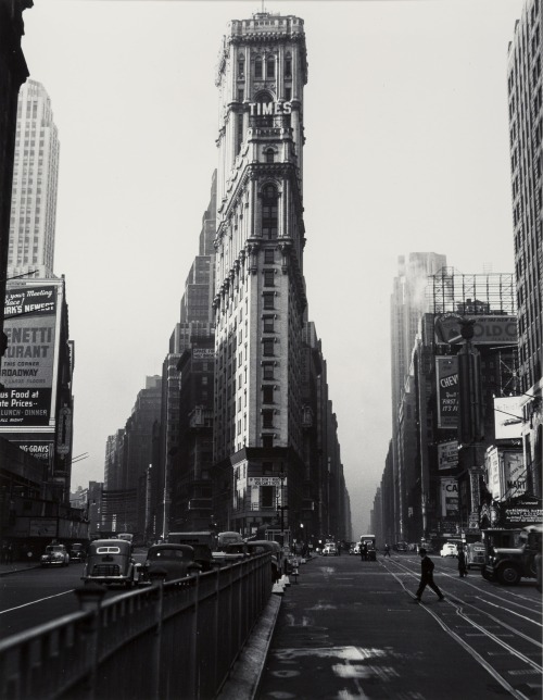 frenchcurious:  Lou Stoumen (1917-1991). Sunrise, the New York Times Building, 1940. - Source Heritage Auctions.