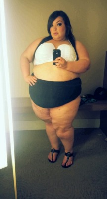 Aspen in a hot fatkini! 			Big Cutie Aspen 			Measurements: ?? 			4'11&quot; 			Weight: ?? 			#ID-kg 			BMI-XX 		