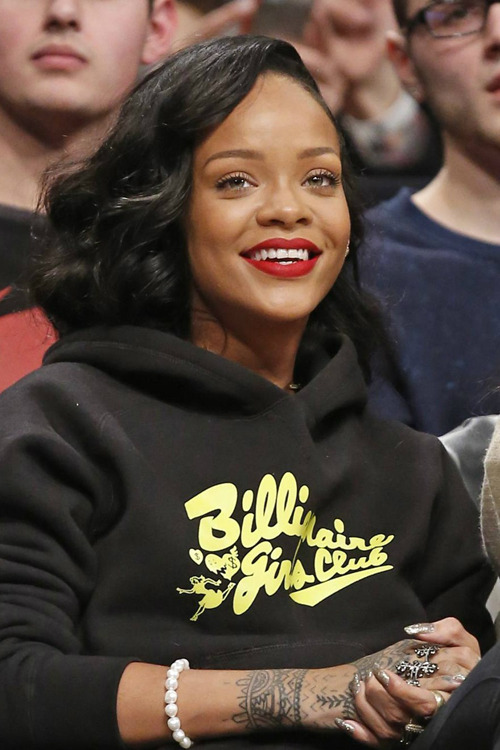 Fotos de Rihanna (apariciones, conciertos, portadas...) [13] - Página 27 Tumblr_mz19vg9b8i1smgstwo1_500