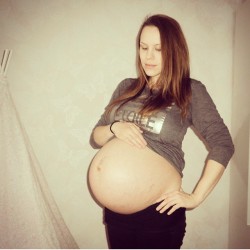 pregnantmaxim:That navel angle is amazing.