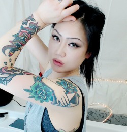 cexisuki showing off her gorgeous ink
