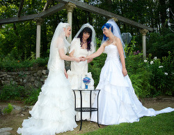 heartconnection:  Kitten, Brynn, and Doll’s rainbow garden of poly love three-bride wedding Uh-mazing! (Also see Maria, Paul and Peter) 