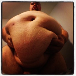 300poundsofhorny:  who wants to rub it? GPOY: THIS IS MY SEXY NAKED SELFIâ€™m Dave, a 300 pound horny chub.Â Follow me for moreÂ www.300poundsofhorny.tumblr.com   Dave I would love to rub that