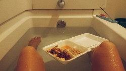 faunagrey:  ofmiceandken:  lyseekat:  Normally I would not post a bathtub picture but I just want to let everyone know that Chinese takeout floats  Hahahahahaha this is awesome  Important 