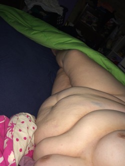 bbwselfies:  a gorgeous new follower sharing her lovely body with us.   