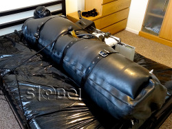s10boi:  Tieme kindly let me borrow his inflatable sleepsack, and Rubberwulf helped me become a stored rubber gimp. I spent 2.5 hours in sensory deprivation with only an anal electrode fucking my hole to keep me company - horniness building as I forgot