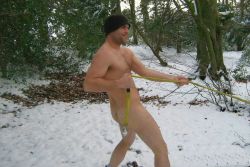 nakedmaninnature:   MAN NUDE IN SNOW