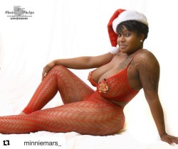 #Repost @minniemars_ ・・・ &hellip;.I know what you want for Christmas&hellip;🎄🎄🎅🏿 📸: @photosbyphelps #photosbyphelps #sexy #christmas #melanin #blackgirlmagic #dmv #curves