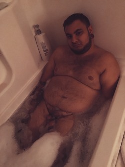 baeconcub:  Started with a full body massage while he bathed, led to eating him out, and ended with him fucking the hell outta my ass. Pretty good night I’d say. 