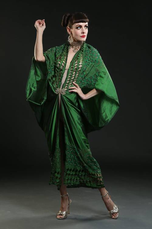 blondebrainpower:  1920’s Style Embroidered Silk Emerald Green Gown/Robe