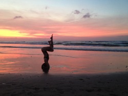 fuckyeahyoga:  Sunset Garudasana in Sirsasana I on Kuta Beach, Bali