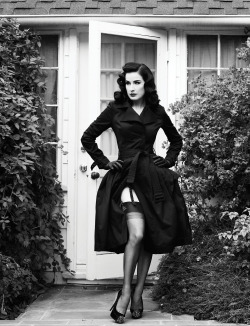 Fabulous Dita! Sexiest model ever for fetish stuff and retro glamour style.