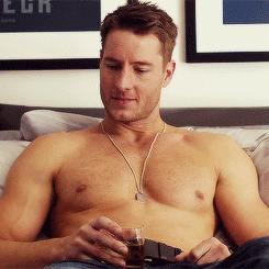 hotmengifs:  Justin Hartley in the pilot episode of This is Us. 