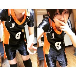 noragamis:Kageyama stuff came! I have no time to do a makeup test rn but here’s the uniform and knee pad, will add the crown and cape for his complete king outfit