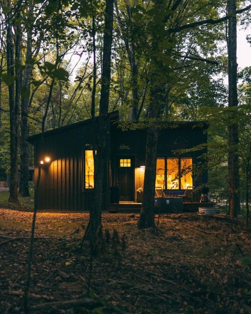 utwo:  Hocking Hills State Park Cabin © L. Kelly