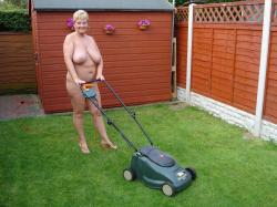 everydayordinarywives:  She can come cut my lawn anytime!!