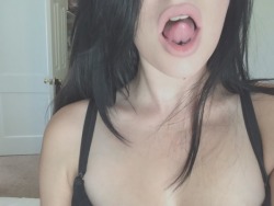 Gloryhole video by estheticalityShe needs a realistic squirting cock! Let us all spoil her so that this video becomes a reality. Check out her amazon wishlist!Squirting cock here, here or here