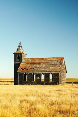 abandonedandurbex:  The abandoned Rocky Valley Lutheran Church is the last building standing in the Montana ghost town of Dooley [683 x 1024]