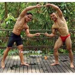 jaqlvmen:  ‘The Dragonball Fusion Dance’ dari: Leopas Bunsu Saba (kiri) - JUARA Mohd Faizal Mat Rashid (kanan) - NAIB JUARA Bagi kategori Fitness Under 170cm di Mr Fitness BCF 2015 yang telah berlangsung di Sibu, Sarawak pada Ahad lepas. Terbaik!