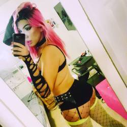 My Fetish Outfit! ♡ #PrettyInPink #AlternativeGirl #PinkHair #Fishnets #Black #SexySelfie #Sexy #Booty #RaveGirls #Girls #Highlight #Modeling  (à Goldfingers)  