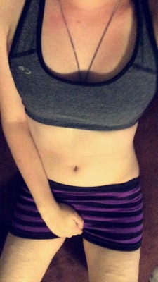 Look how cute I am. I even shaved and everything, I don&rsquo;t deserve to be this sad. Any cute girls wanna keep me company or cheer me up? You can kik me or snapchat me.   Kik: caraphernelia_13 Snapchat: Kaydenbabyy