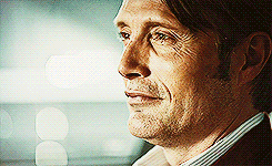 watson-sighs-and-tuts:   Hannibal/Will AU What if Hannibal didn’t drive him to Minnesota? What if they road trip across the States instead? Fugitives, outcasts, but belonging together? Will struggles with the heaviness of his eyelids. Opening his eyes