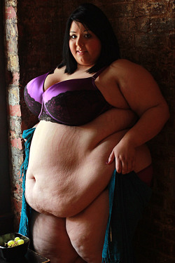 french-fat-admirer:  Sweet Adeline Her website : here Her VaVaVoom website : here 