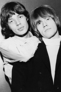 goo-goo-gjoob-goo-goo:  Mick Jagger and Brian Jones, 1965.