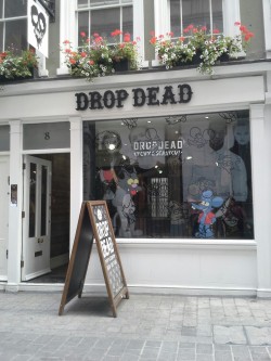 frank-ieno:  Went to drop dead in London and had to take a picture like everyone else