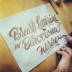giuseppesalernocalligraphy:  #Brush #Lettering in #Barcelona More infos at info@resistenza.es
