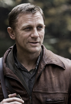 evilnol6:  .Daniel Craig as Tuvia Bielski in “Defiance” written, produced and directed by Edward Zwic 