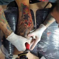 #Tattoo #tatuaje #tattoos #tatuajes #tatu #tatus #koi #fish #pez #pezkoi #tattookoi #pierna #leg #sesion #color #colors