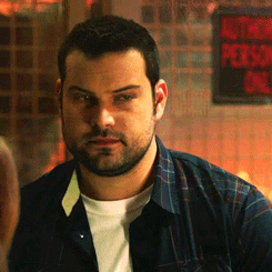therealproteinpowder2486:  lynxsavage:  ragher:  iamtrexhearmeroar:  This man is seriously so fucking sexy. Where is this from?  His name is max Adler. He’s in glee  #FAINT  #wakesupandfaintsagain 