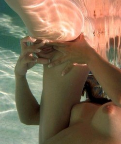 sexxes01:  Sisters playong in the pool 