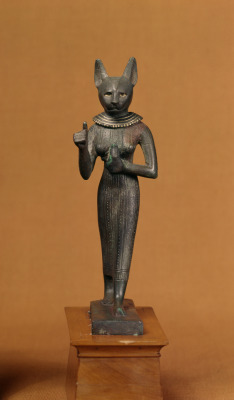 hashbrowncatsandketchup:  kittygoddesspurr:  lionofchaeronea:  Standing statuette (bronze with gold inlay) of the ancient Egyptian cat-goddess Bastet, holding an usekh-collar topped by a feline head and sun-disk.  Artist unknown; ca. 400-250 BCE (Late