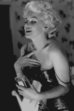 blueyed-soul:  missmonroes:  Marilyn Monroe photographed by Ed Feingersh, NYC, 1955   Icon❤️ 