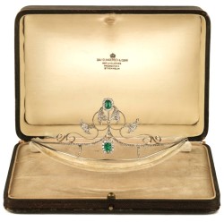 carolathhabsburg: White gold, emerald and diamond tiara by David Andersen &amp; Co. Sweden, early 1900s I believe this needs to be in my possession immediately