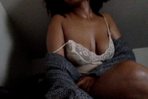 teatoppy: shut up and come here https://onlyfans.com/afroplantbae 