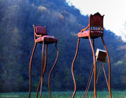 leslieseuffert:  Umberto Dattola “EVNI is a collection of giant furniture developed by Italian designer Umberto Dattola. The artist creates all kinds of woodwork that blends carpentry and design. For this project, he took old pieces of furniture and