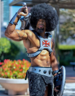cosplayingwhileblack: Character: He-man Series:  He-man and the Masters of the Universe Character: hellspawned_cosplay Photographer: gimmiecookie 