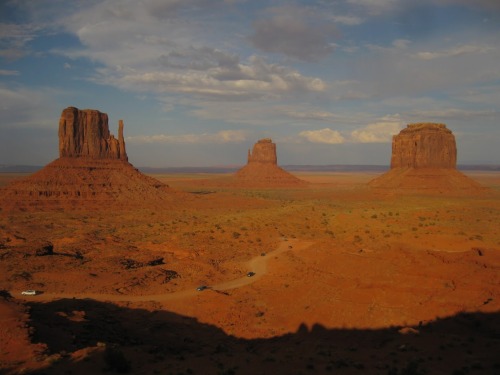 ooira:  geographilic: Monument Valley, Arizona/Utah Qué trendrá el número tres. 