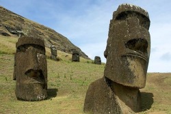 nyagao:    モアイ像の下を掘った結果ｗｗｗｗｗｗｗｗｗ    Easter Island Moai have Bodies
