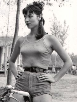 ridesabike:  Elsa Martinelli, 1935-2017. To see the full photo – and other Elsa Martinelli cycling pics – visit our brand new site, ridesabike.com!