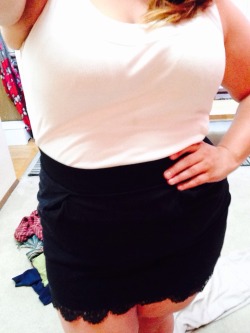 bbwsrock:  curvynerdywordy:  That moment where your hand-me-down skirt is too small and the boyfriend yells “KEEP THE SKIRT!!!”  Wow I couldn’t agree more! Sensational beauty.     (via TumbleOn)