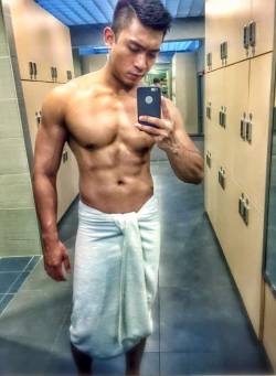 sghard:  sgassassin88:  sacoks:  I’d prefer if the towel was lower and shorter but I’ll take it if it’s free.   Nk mandi w this guy pls   I have a thing for guys in towels. 