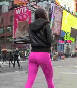 butt-wait:  Jen Selter in NYC, causing traffic accidents and neck sprains :) http://butt-wait.tumblr.com/ 